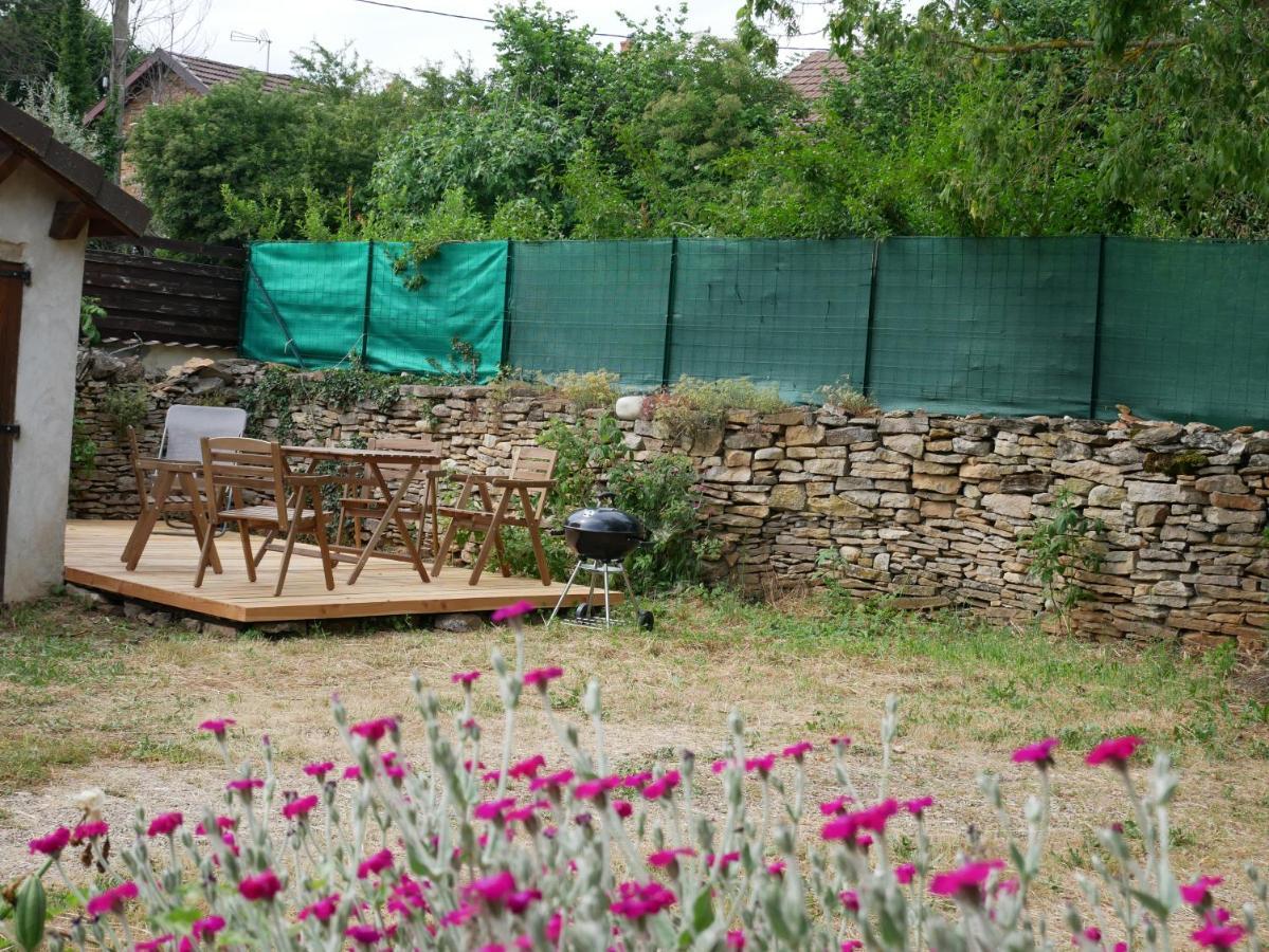 Gite Du Lavoir Leyrieu Exterior photo