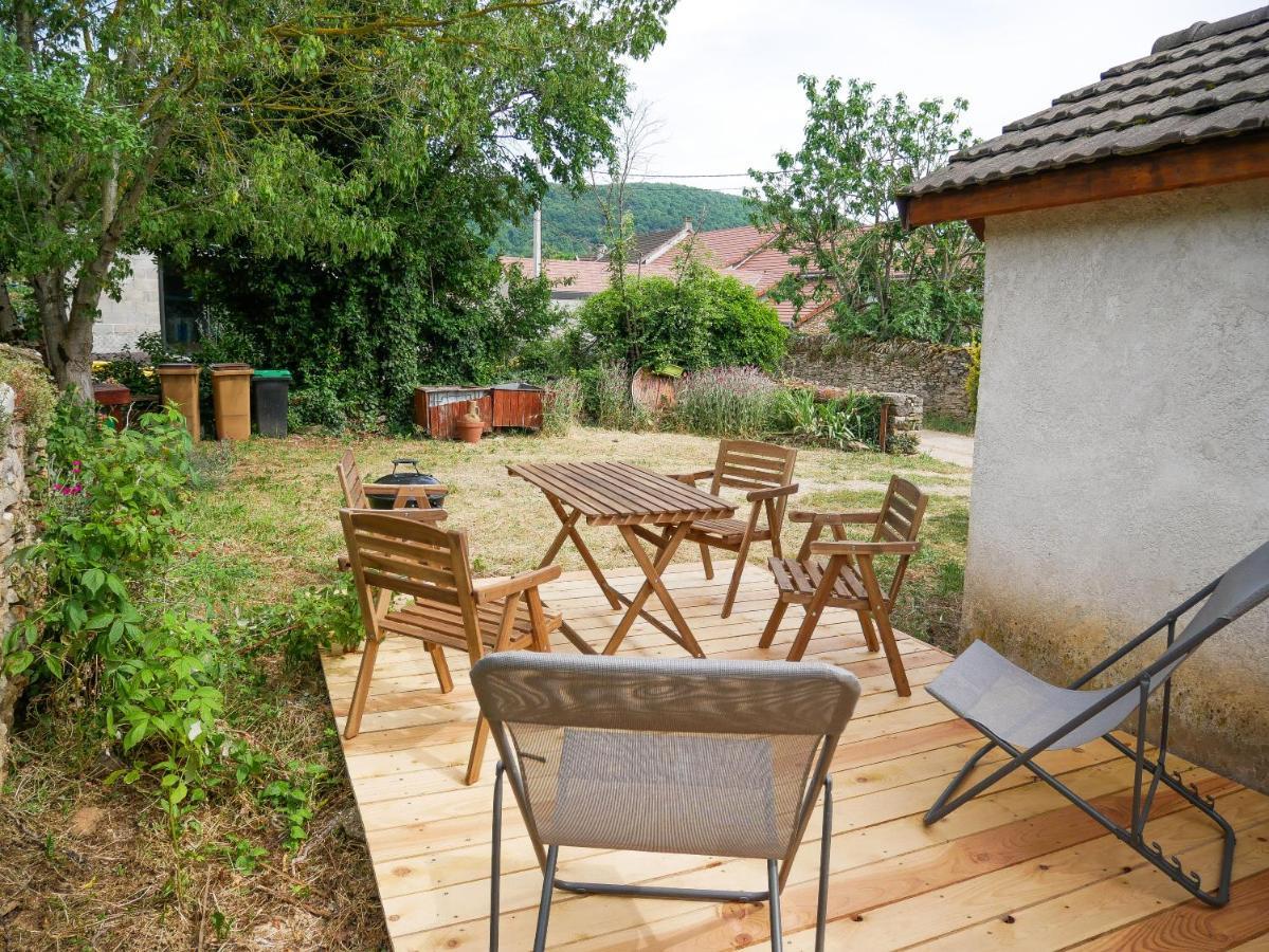 Gite Du Lavoir Leyrieu Exterior photo